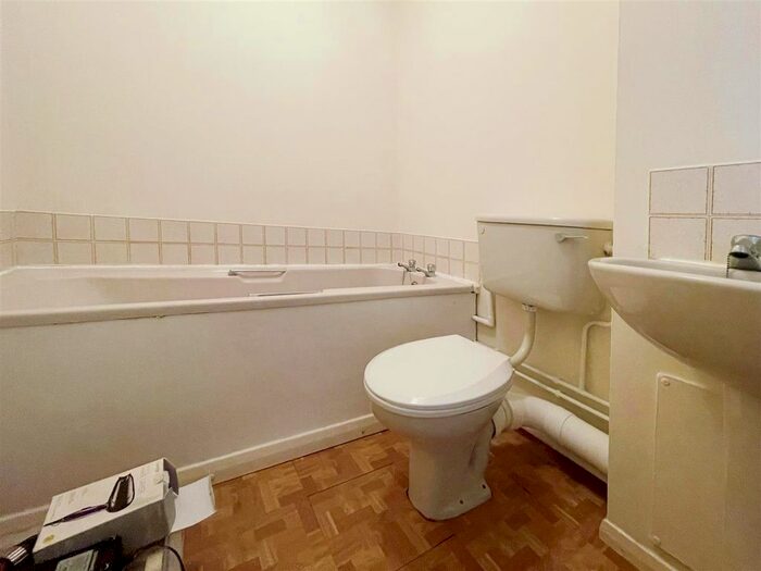 Studio To Rent In Conway Gardens, Grays, RM17