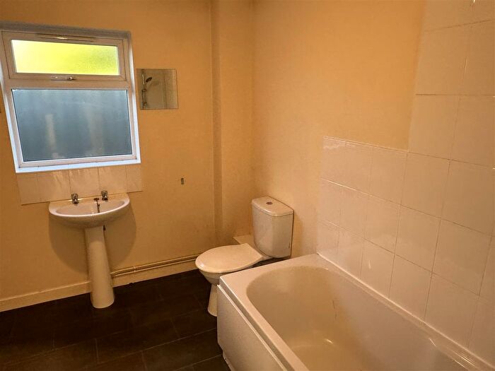 3 Bedroom Bungalow To Rent In Gallimore Close, Glenfield, Leicester, LE3