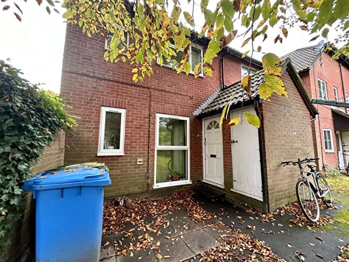1 Bedroom End Of Terrace House To Rent In Vesey Close, Farnborough, GU14