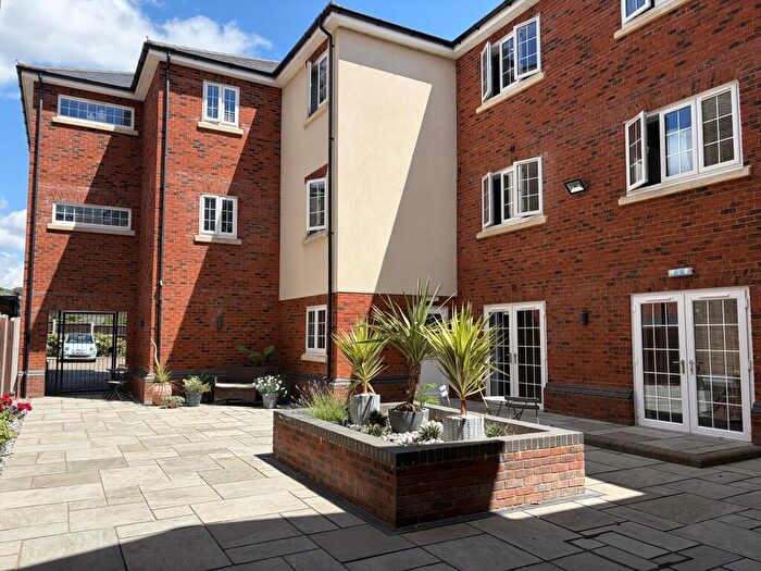 2 Bedroom Flat For Sale In High Grove, High Road, Benfleet, SS7