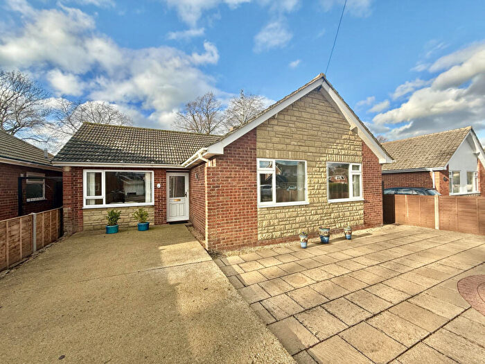 3 Bedroom Detached Bungalow For Sale In Parkside, St. Neots, PE19