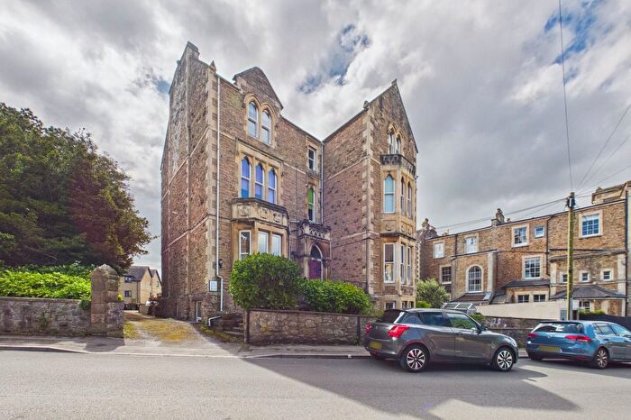 2 Bedroom Flat For Sale In Albert Road, Clevedon, North Somerset, BS21