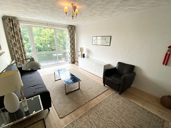 2 Bedroom Flat To Rent In Kent Road, Southsea, PO5