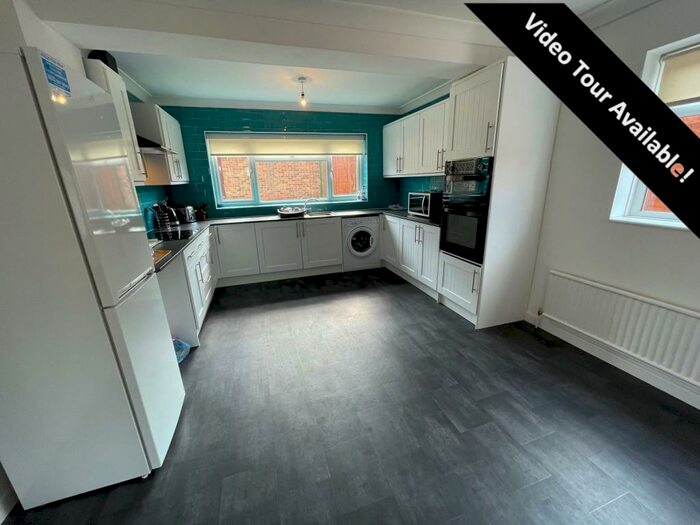 3 Bedroom House To Rent In Beckhampton Road, Poole, BH15