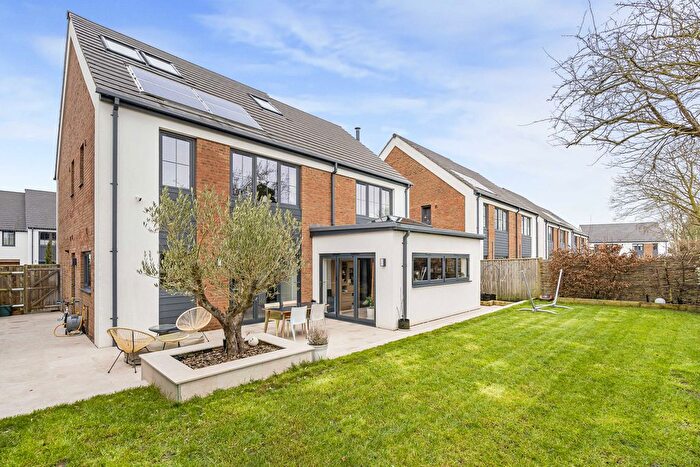 5 Bedroom Detached House For Sale In Maple Gardens, Milton, OX14