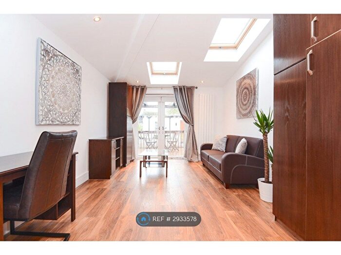 Studio To Rent In Love Lane, Newbury, RG14