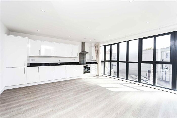 Flat To Rent In Warham Street, Camberwell, SE5