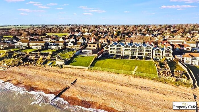 2 Bedroom Flat For Sale In Cooden Drive, Bexhill-On-Sea, TN39