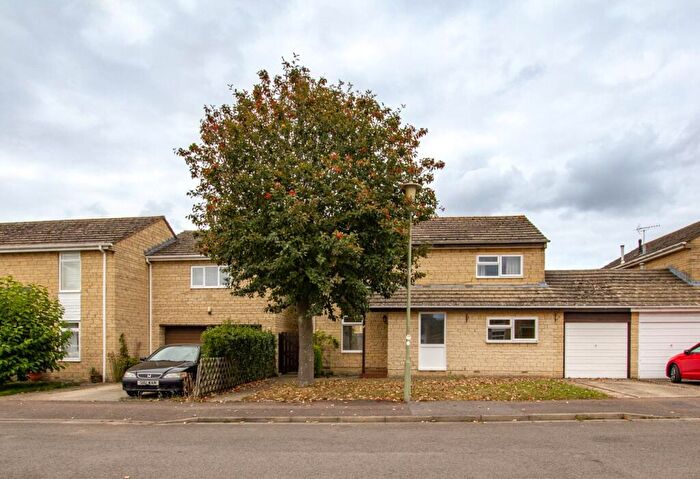 4 Bedroom Semi-Detached House To Rent In Pensclose, Witney, Oxfordshire, OX28