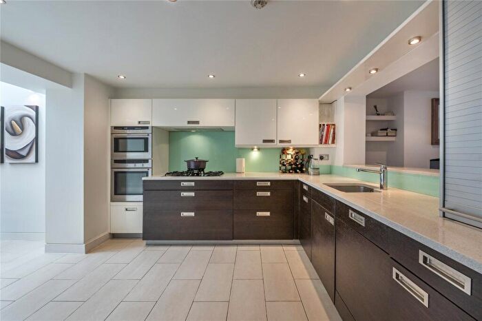 3 Bedroom House To Rent In Hemingford Road, Islington, N1