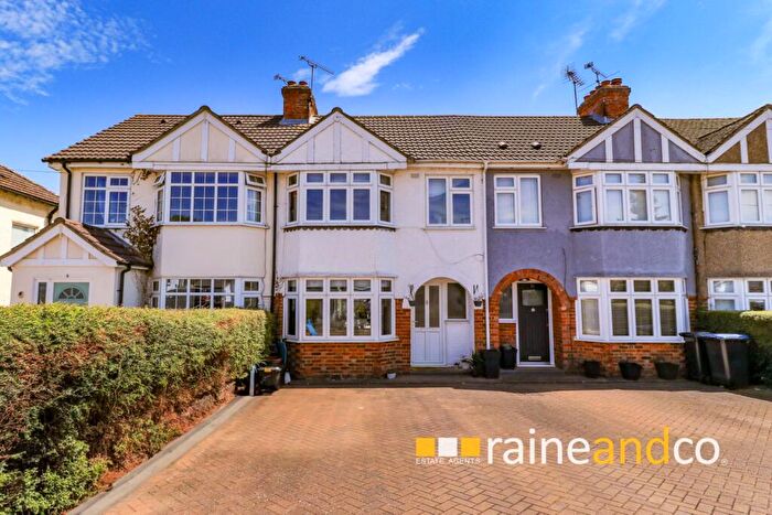 3 Bedroom Terraced House For Sale In Broad Acres, Hatfield, AL10