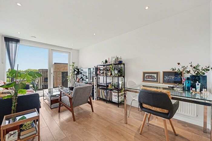 1 Bedroom Flat To Rent In Atkins Square, London, E8