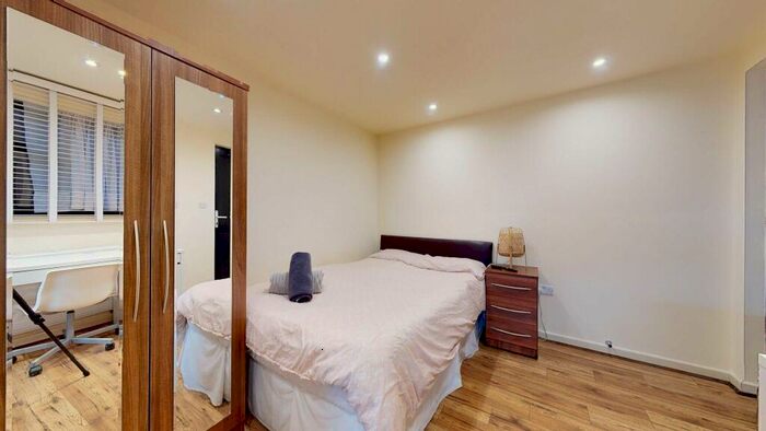 Studio To Rent In Chatsworth Road, NW2