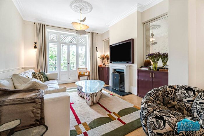 3 Bedroom Apartment For Sale In Lissenden Gardens, London, NW5
