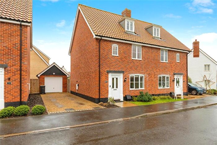 3 Bedroom Semi Detached House For Sale In Dunlin Drive, Wymondham, Norfolk, NR18
