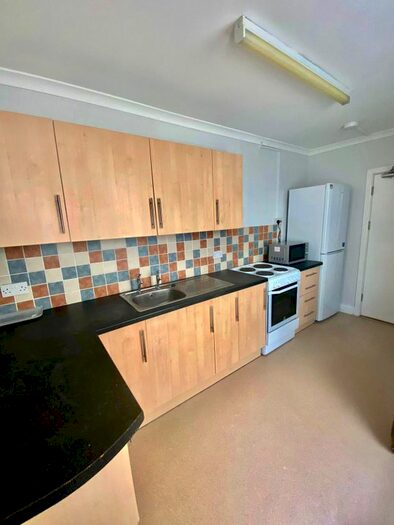 6 Bedroom Terraced House To Rent In Phillips Parade, Swansea, SA1