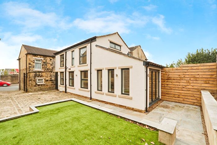 2 Bedroom End Of Terrace House For Sale In Robin Lane, Pudsey, LS28
