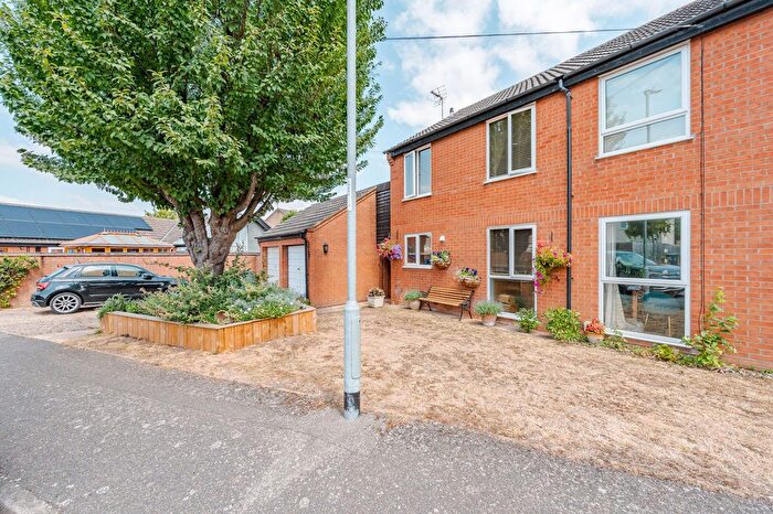 3 Bedroom Semi-Detached House For Sale In Mortlock Gardens, Abington, CB21