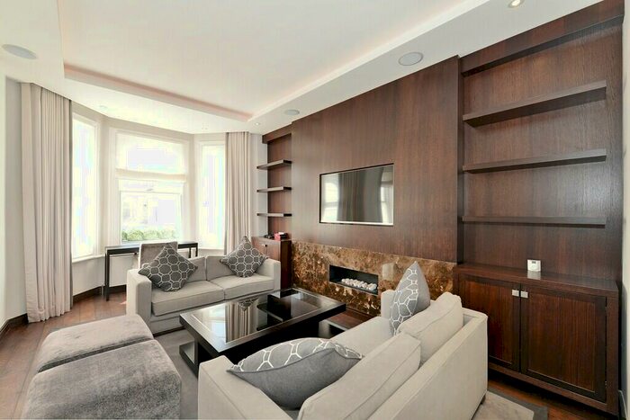 2 Bedroom Flat To Rent In Westgate Terrace, Chelsea, SW10