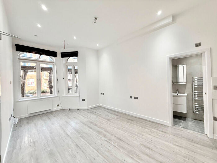 Flat To Rent In Canfield Gardens, NW6