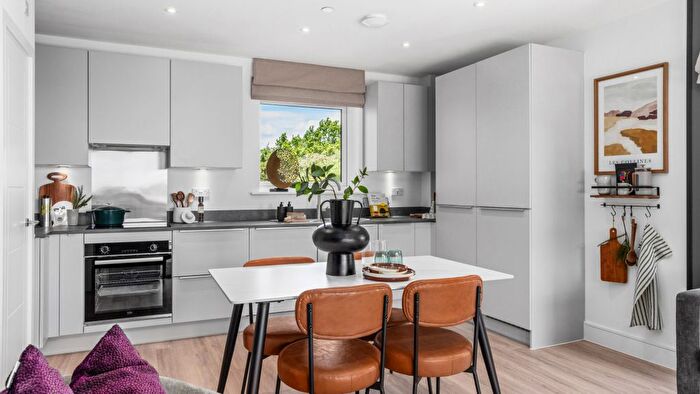 2 Bedroom Flat For Sale In Chalk Road, Erith, DA8