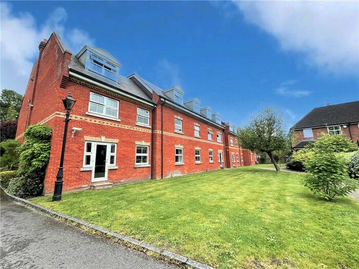 1 Bedroom Flat To Rent In Victoria Mews, St. Judes Road, Englefield Green, Egham, TW20
