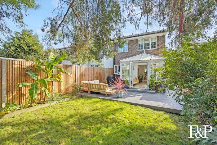 3 Bedroom Semi-Detached House For Sale In Sheepcote Road, Eton Wick, SL4