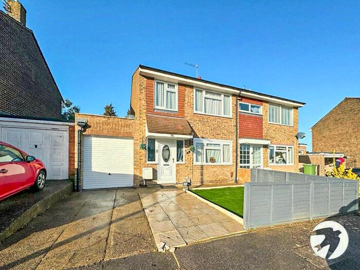 3 Bedroom Detached House To Rent In Derby Road, Chatham, Kent, ME5