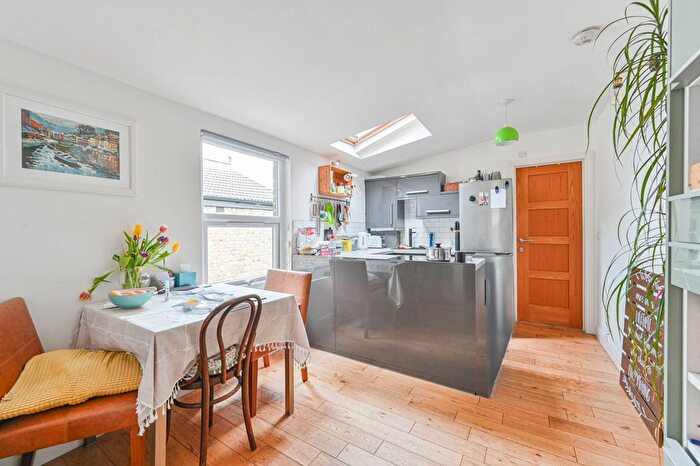 1 Bedroom Flat To Rent In Natal Road, Streatham Common, London, SW16