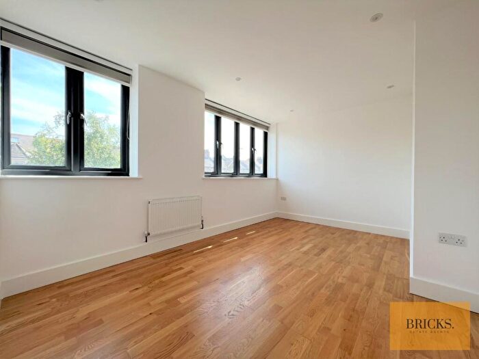 2 Bedroom Apartment To Rent In Flat, Lea Bridge Road, London, E10