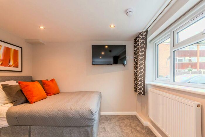 8 Bedroom Terraced House To Rent In Queens Drive, Stoughton, Guildford, GU2