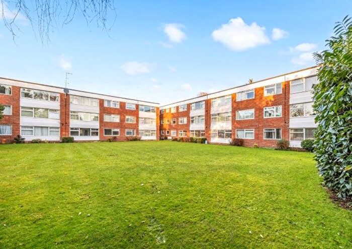 2 Bedroom Flat For Sale In St Andrews Gardens Church Road, Worthing, West Sussex, BN13