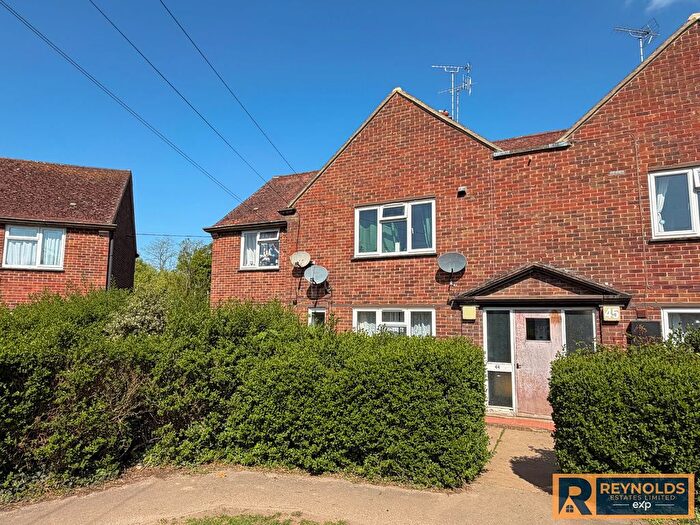 2 Bedroom Maisonette For Sale In Lyngs Close, Yalding, Maidstone, Kent, ME18