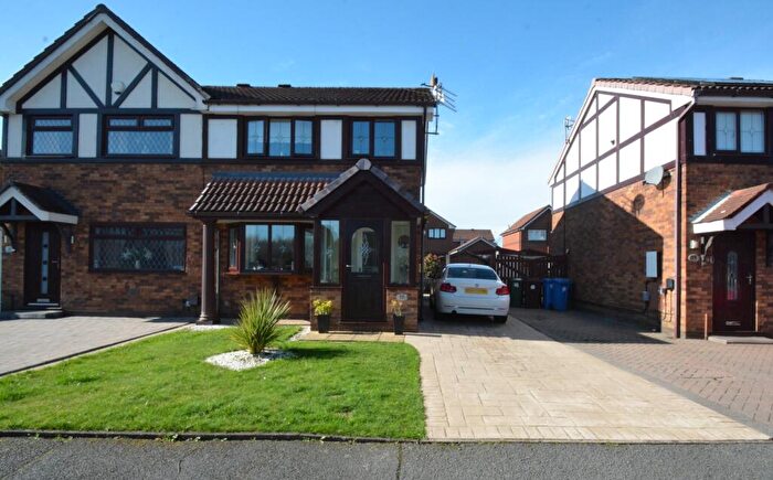 3 Bedroom Semi Detached House For Sale In Martingale Way, Droylsden, M43