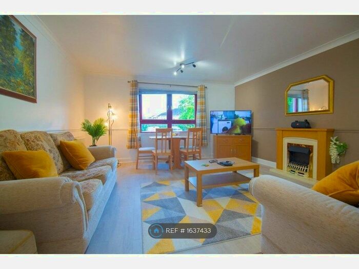 2 Bedroom Flat To Rent In Caledonia Court, Paisley, PA3