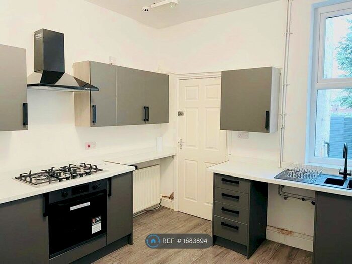 3 Bedroom Flat To Rent In Hale Road, Altrincham, WA14