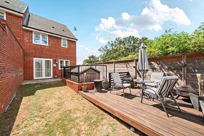 3 Bedroom Semi-Detached House For Sale In Garrett Close, Havant, Hampshire, PO9
