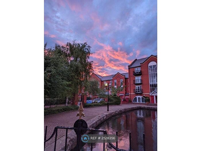 2 Bedroom Flat To Rent In Piccadilly Village, Manchester, M1