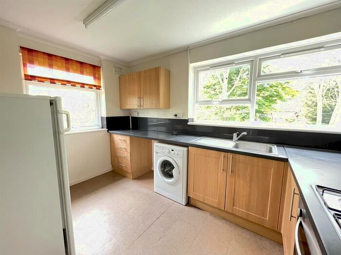 Detached House To Rent In London Road, London, SW16
