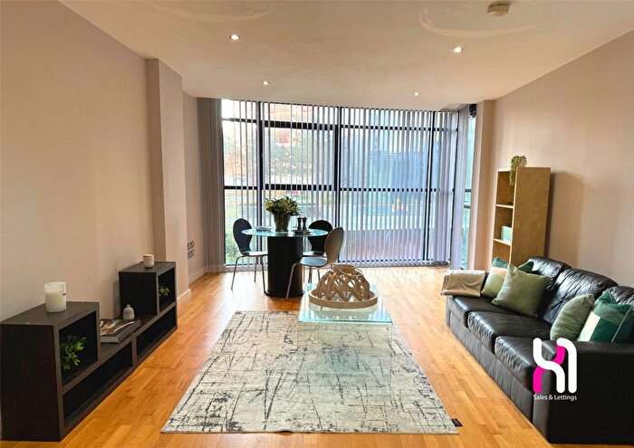 2 Bedroom Flat To Rent In Hills Quay, Commercial Road, Manchester, M15