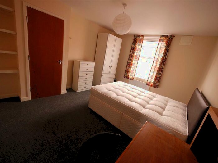 2 Bedroom House To Rent In Harold Mount, Hyde Park, LS6