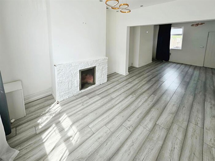 3 Bedroom Property To Rent In Staveley Street, Edlington, Doncaster, DN12