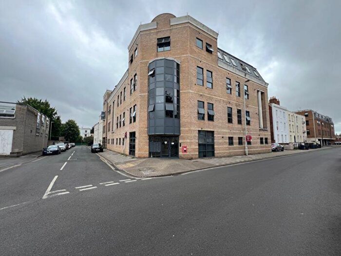 2 Bedroom Flat For Sale In Fitzalan House, Park Road, Gloucester, GL1