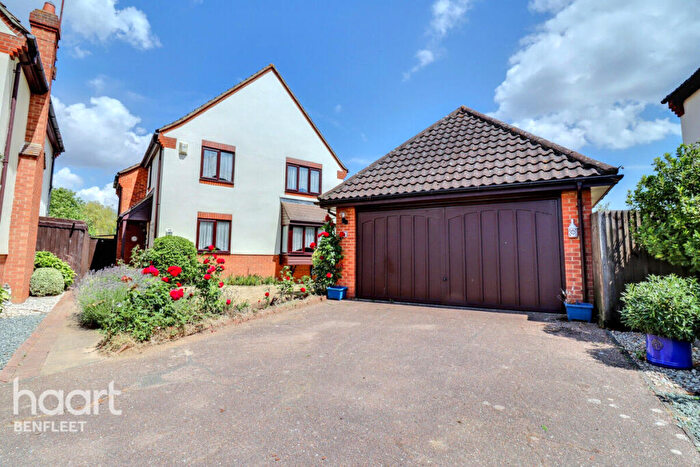 4 Bedroom Detached House For Sale In Summerwood Close, Benfleet, SS7