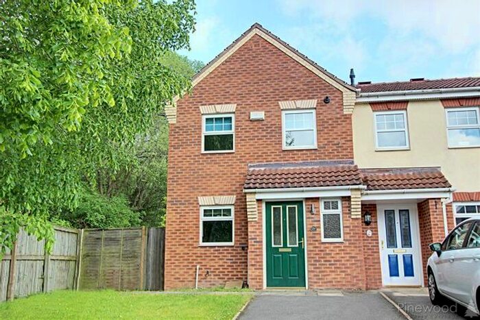 3 Bedroom Town House To Rent In Foyers Way, Riverside, Chesterfield, Derbyshire, S41