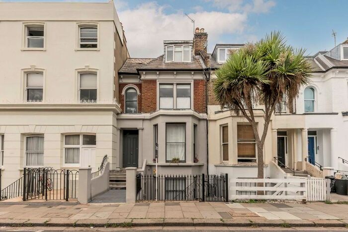 2 Bedroom Flat To Rent In Brackenbury Road, London, W6