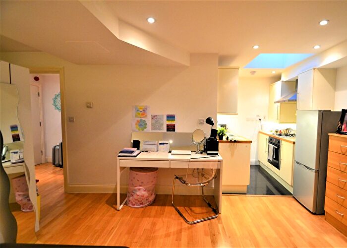 Studio To Rent In Victory Road Mews, London, SW19