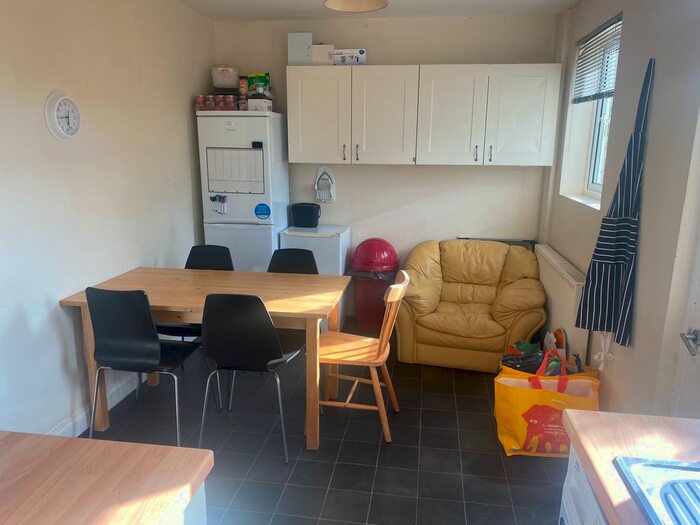 4 Bedroom Semi-Detached House To Rent In Upper Bloomfield Road, Odd Down, Bath, BA2