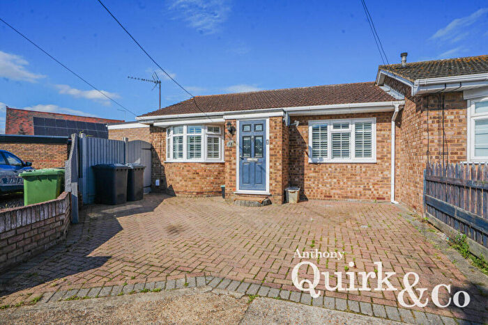 3 Bedroom Semi-Detached Bungalow For Sale In Woodhurst Road, Canvey Island, SS8
