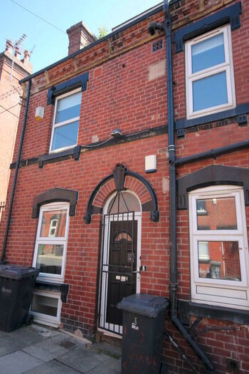 3 Bedroom End Of Terrace House To Rent In Quarry Street, Woodhouse, Leeds, LS6